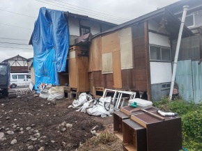 長野県大町市大町の住宅 トタン波板張り替え工事前 画像