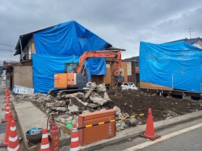 長野県大町市大町の外壁トタン波板張り替え工事前 解体 画像