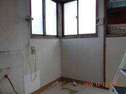 長野県 安曇野市の住宅/洗面所 クロス・フロアーマット張替え 洗面台新規工事はこちらへ